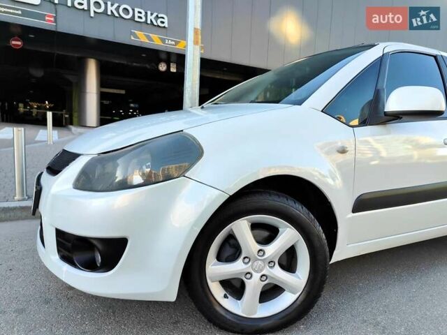 Белый Сузуки СХ4, объемом двигателя 1.6 л и пробегом 192 тыс. км за 5990 $, фото 5 на Automoto.ua