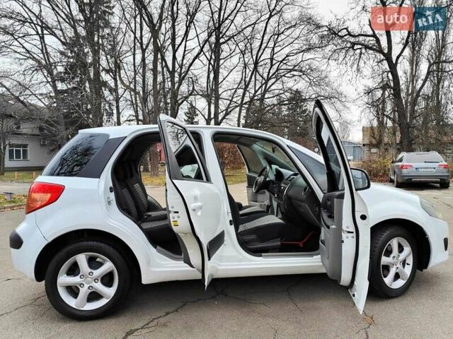 Белый Сузуки СХ4, объемом двигателя 1.6 л и пробегом 192 тыс. км за 5490 $, фото 24 на Automoto.ua