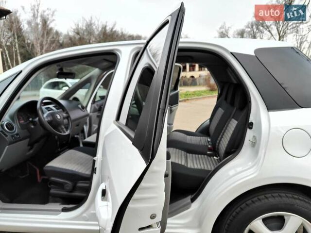 Белый Сузуки СХ4, объемом двигателя 1.6 л и пробегом 192 тыс. км за 5490 $, фото 4 на Automoto.ua