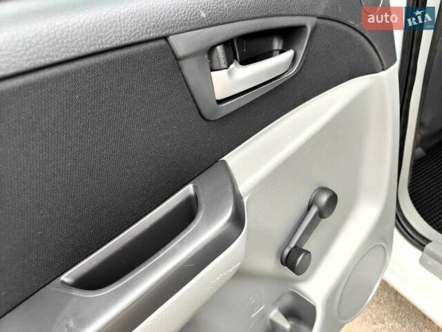 Белый Сузуки СХ4, объемом двигателя 1.6 л и пробегом 192 тыс. км за 5490 $, фото 39 на Automoto.ua