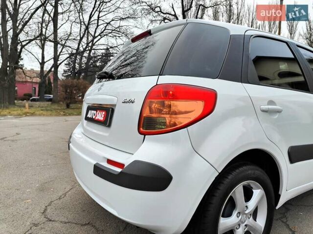 Белый Сузуки СХ4, объемом двигателя 1.6 л и пробегом 192 тыс. км за 5490 $, фото 17 на Automoto.ua