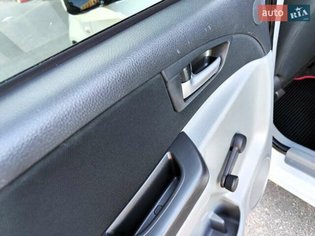 Белый Сузуки СХ4, объемом двигателя 1.6 л и пробегом 192 тыс. км за 5990 $, фото 42 на Automoto.ua