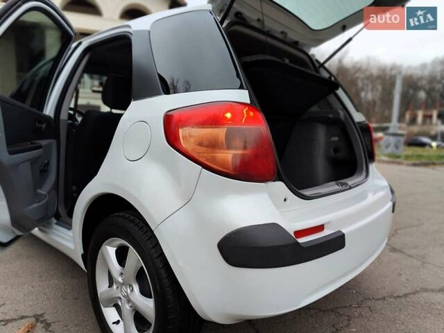 Белый Сузуки СХ4, объемом двигателя 1.6 л и пробегом 192 тыс. км за 5490 $, фото 11 на Automoto.ua