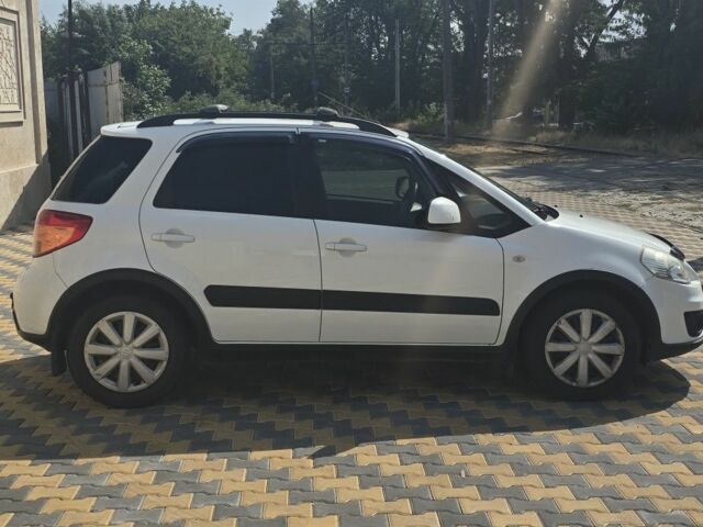 Белый Сузуки СХ4, объемом двигателя 1.6 л и пробегом 102 тыс. км за 10100 $, фото 2 на Automoto.ua