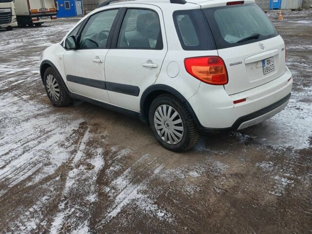 Сузуки СХ4 2014 в Харькове на Automoto.ua Белый Сузуки СХ4, объемом двигателя 1.6 л и пробегом 212 тыс. км за 5700 $, фото 4 на Automoto.ua