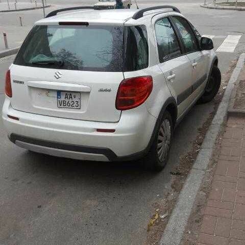 Сузуки СХ4 2014 в Харькове на Automoto.ua Белый Сузуки СХ4, объемом двигателя 1.6 л и пробегом 212 тыс. км за 5700 $, фото 5 на Automoto.ua