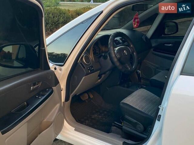 Белый Сузуки СХ4, объемом двигателя 1.59 л и пробегом 124 тыс. км за 8000 $, фото 1 на Automoto.ua