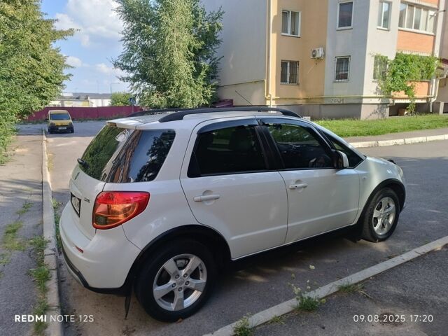 Белый Сузуки СХ4, объемом двигателя 1.6 л и пробегом 125 тыс. км за 9400 $, фото 6 на Automoto.ua