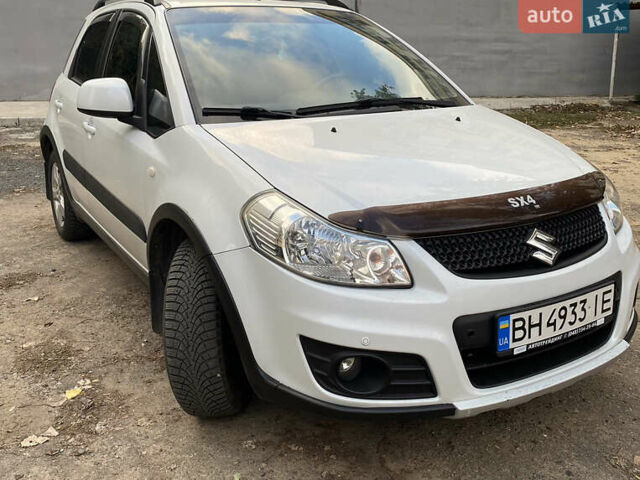 Сузуки СХ4 2012 в Одессе на Automoto.ua Белый Сузуки СХ4, объемом двигателя 1.59 л и пробегом 85 тыс. км за 11111 $, фото 1 на Automoto.ua