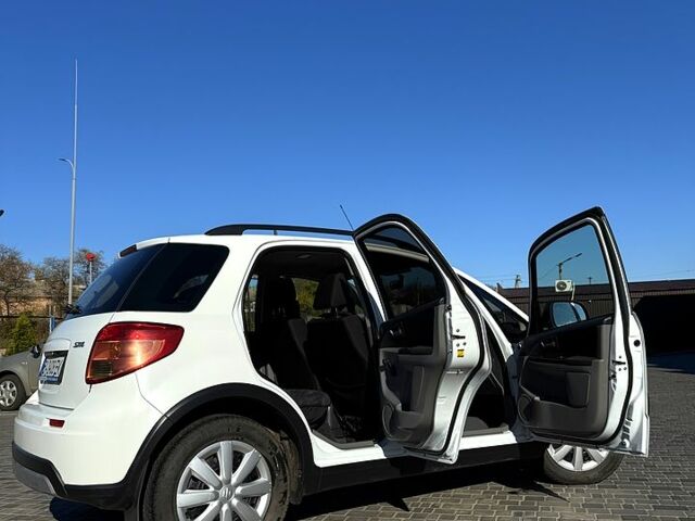 Белый Сузуки СХ4, объемом двигателя 1.6 л и пробегом 125 тыс. км за 9500 $, фото 8 на Automoto.ua