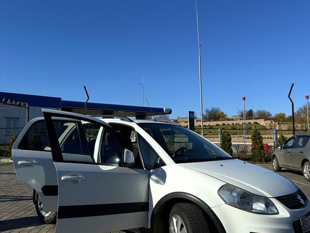 Белый Сузуки СХ4, объемом двигателя 1.6 л и пробегом 125 тыс. км за 9500 $, фото 7 на Automoto.ua