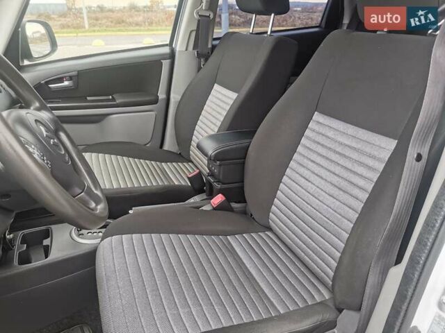 Білий Сузукі СХ4, об'ємом двигуна 1.6 л та пробігом 125 тис. км за 9999 $, фото 16 на Automoto.ua
