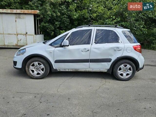 Белый Сузуки СХ4, объемом двигателя 1.59 л и пробегом 100 тыс. км за 3800 $, фото 7 на Automoto.ua