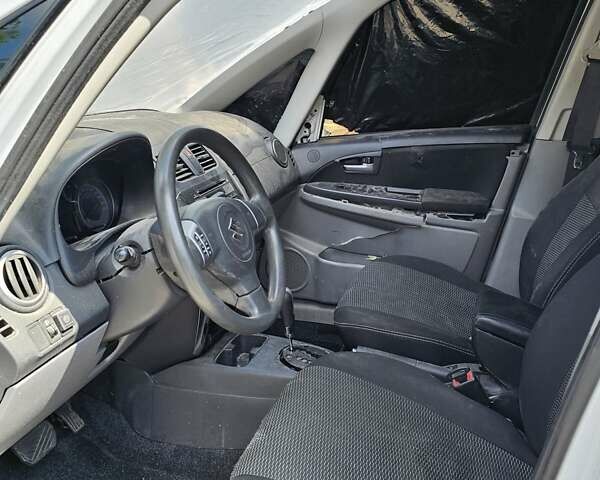 Белый Сузуки СХ4, объемом двигателя 1.59 л и пробегом 100 тыс. км за 3800 $, фото 17 на Automoto.ua