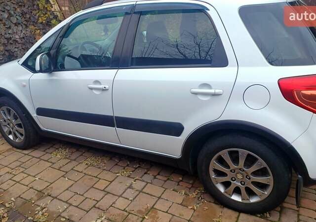 Белый Сузуки СХ4, объемом двигателя 1.6 л и пробегом 98 тыс. км за 11000 $, фото 3 на Automoto.ua