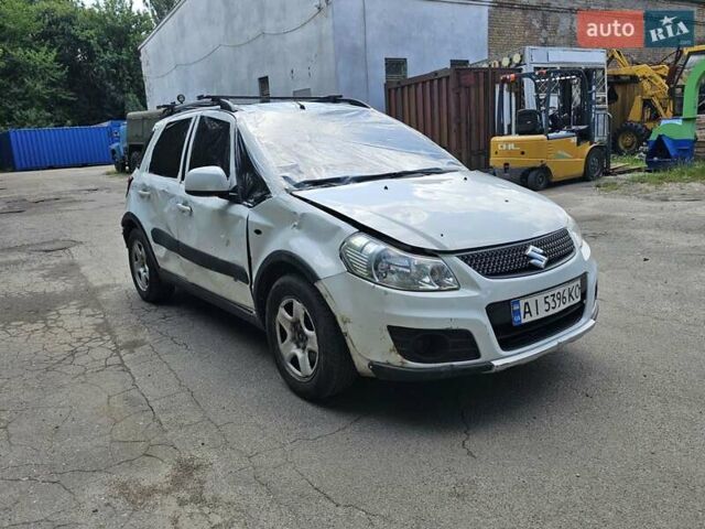 Белый Сузуки СХ4, объемом двигателя 1.59 л и пробегом 100 тыс. км за 3800 $, фото 5 на Automoto.ua