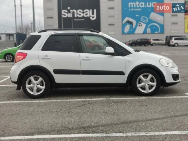 Білий Сузукі СХ4, об'ємом двигуна 1.6 л та пробігом 125 тис. км за 9999 $, фото 4 на Automoto.ua