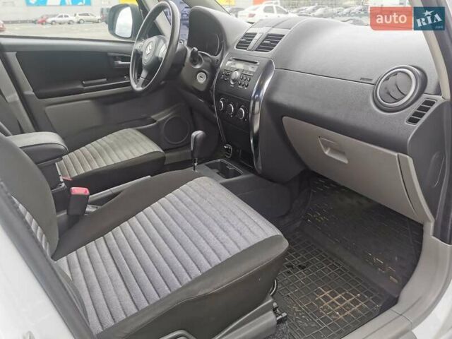 Білий Сузукі СХ4, об'ємом двигуна 1.6 л та пробігом 125 тис. км за 9999 $, фото 13 на Automoto.ua