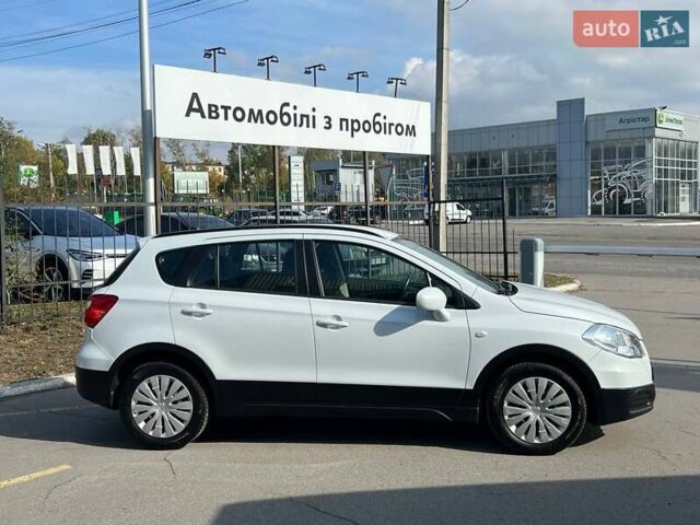 Сузуки СХ4 2014 в Полтаве на Automoto.ua Белый Сузуки СХ4, объемом двигателя 1.59 л и пробегом 114 тыс. км за 12900 $, фото 4 на Automoto.ua