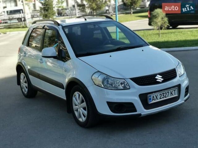 Белый Сузуки СХ4, объемом двигателя 1.6 л и пробегом 125 тыс. км за 9900 $, фото 2 на Automoto.ua