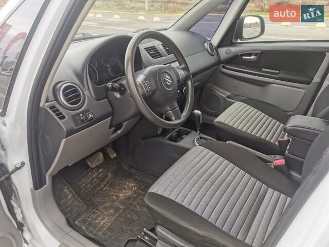 Білий Сузукі СХ4, об'ємом двигуна 1.6 л та пробігом 125 тис. км за 9999 $, фото 12 на Automoto.ua