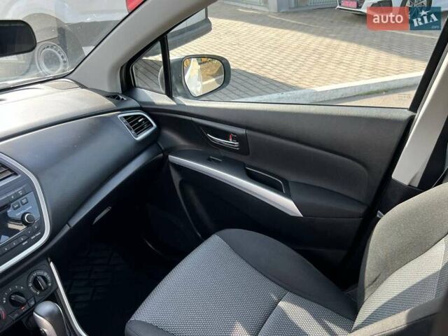 Сузуки СХ4 2014 в Полтаве на Automoto.ua Белый Сузуки СХ4, объемом двигателя 1.59 л и пробегом 114 тыс. км за 12900 $, фото 12 на Automoto.ua