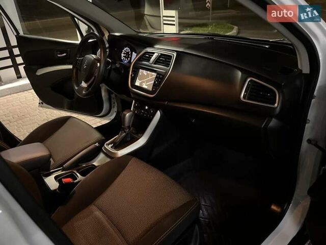 Белый Сузуки СХ4, объемом двигателя 1.59 л и пробегом 70 тыс. км за 14900 $, фото 35 на Automoto.ua