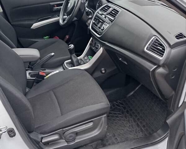 Белый Сузуки СХ4, объемом двигателя 1.6 л и пробегом 137 тыс. км за 14000 $, фото 3 на Automoto.ua