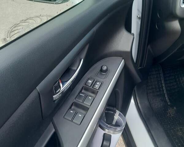 Сузуки СХ4 2017 в Николаеве на Automoto.ua Белый Сузуки СХ4, объемом двигателя 1.6 л и пробегом 131 тыс. км за 15500 $, фото 10 на Automoto.ua