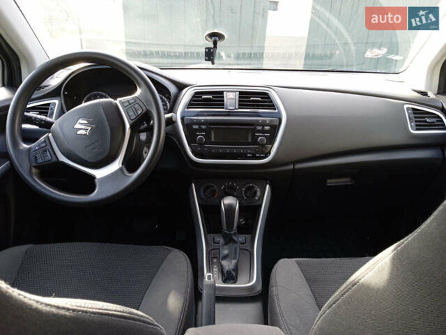 Білий Сузукі СХ4, об'ємом двигуна 1.59 л та пробігом 57 тис. км за 15000 $, фото 11 на Automoto.ua