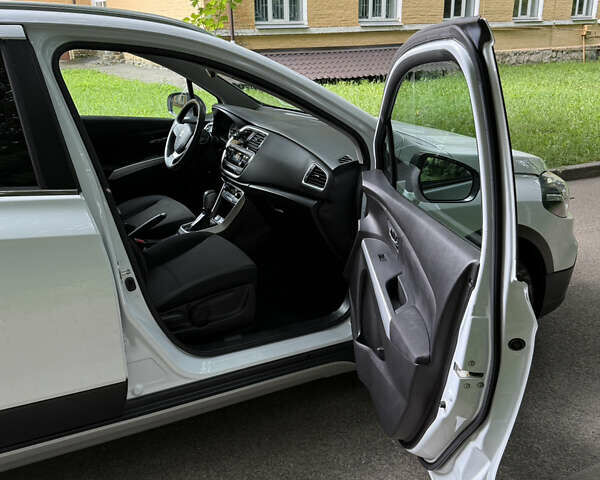 Белый Сузуки СХ4, объемом двигателя 1.6 л и пробегом 51 тыс. км за 18700 $, фото 39 на Automoto.ua