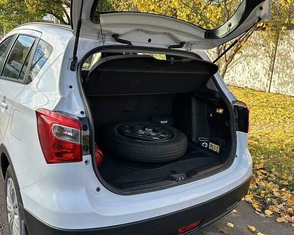 Белый Сузуки СХ4, объемом двигателя 1.59 л и пробегом 114 тыс. км за 13800 $, фото 4 на Automoto.ua