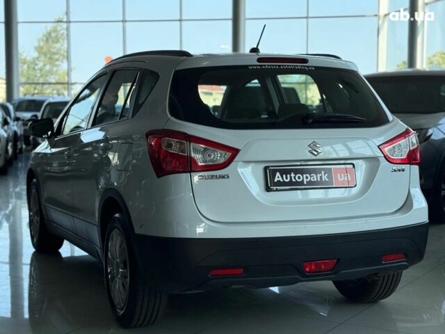 Белый Сузуки СХ4, объемом двигателя 1.6 л и пробегом 79 тыс. км за 13990 $, фото 6 на Automoto.ua