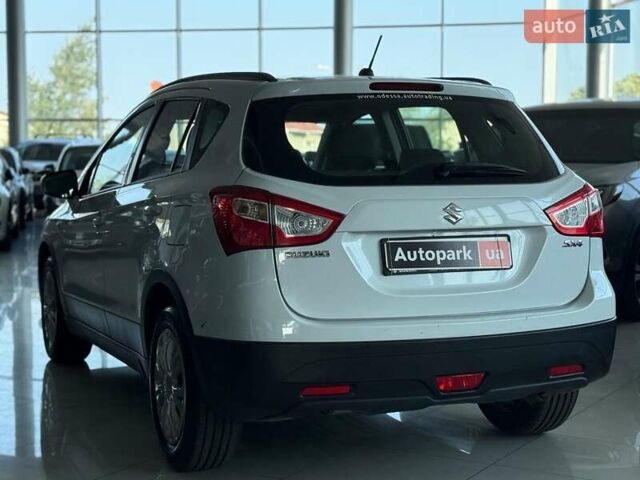 Белый Сузуки СХ4, объемом двигателя 1.6 л и пробегом 79 тыс. км за 13990 $, фото 5 на Automoto.ua