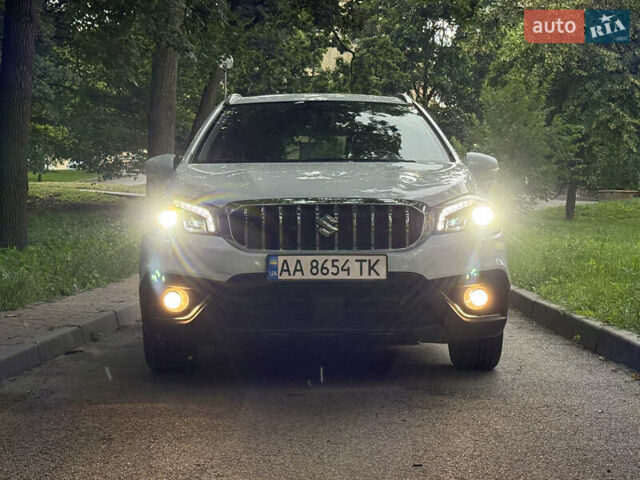 Белый Сузуки СХ4, объемом двигателя 1.6 л и пробегом 51 тыс. км за 18700 $, фото 2 на Automoto.ua