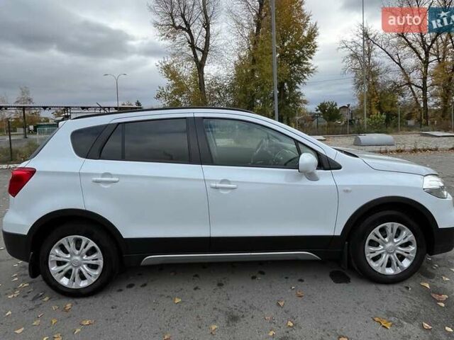 Белый Сузуки СХ4, объемом двигателя 1.59 л и пробегом 103 тыс. км за 18000 $, фото 2 на Automoto.ua