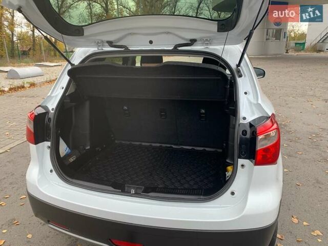 Белый Сузуки СХ4, объемом двигателя 1.59 л и пробегом 103 тыс. км за 18000 $, фото 4 на Automoto.ua