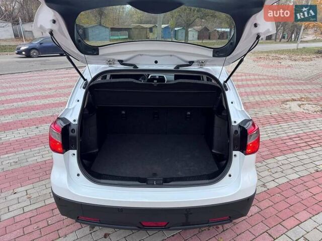 Білий Сузукі СХ4, об'ємом двигуна 1.59 л та пробігом 63 тис. км за 14500 $, фото 9 на Automoto.ua