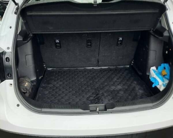 Белый Сузуки СХ4, объемом двигателя 1.59 л и пробегом 365 тыс. км за 12700 $, фото 4 на Automoto.ua