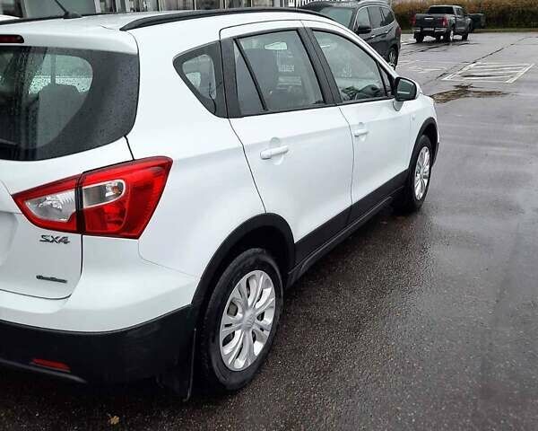 Белый Сузуки СХ4, объемом двигателя 1.59 л и пробегом 365 тыс. км за 12700 $, фото 9 на Automoto.ua