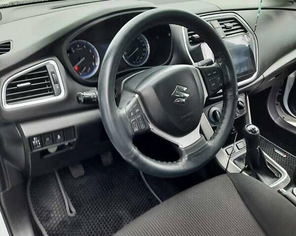 Белый Сузуки СХ4, объемом двигателя 1.59 л и пробегом 365 тыс. км за 12700 $, фото 5 на Automoto.ua