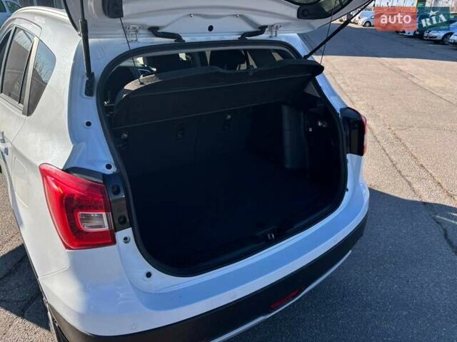 Білий Сузукі СХ4, об'ємом двигуна 1.59 л та пробігом 55 тис. км за 17500 $, фото 2 на Automoto.ua