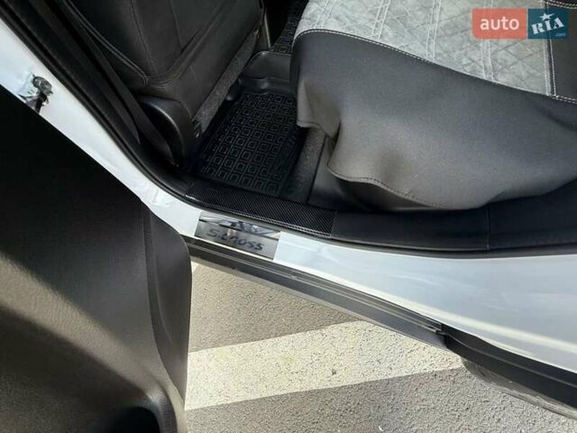 Белый Сузуки СХ4, объемом двигателя 1.37 л и пробегом 27 тыс. км за 21900 $, фото 11 на Automoto.ua