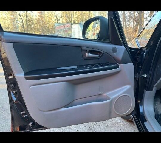 Черный Сузуки СХ4, объемом двигателя 1.9 л и пробегом 198 тыс. км за 5150 $, фото 6 на Automoto.ua