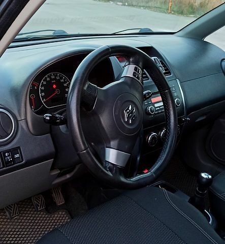 Чорний Сузукі СХ4, об'ємом двигуна 1.6 л та пробігом 208 тис. км за 7500 $, фото 5 на Automoto.ua
