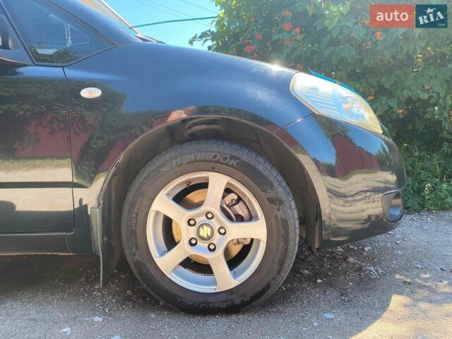 Чорний Сузукі СХ4, об'ємом двигуна 1.6 л та пробігом 275 тис. км за 6000 $, фото 3 на Automoto.ua