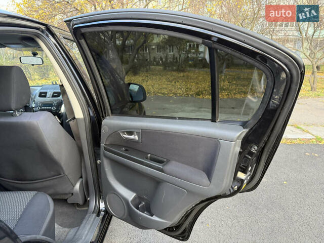 Чорний Сузукі СХ4, об'ємом двигуна 2 л та пробігом 148 тис. км за 7000 $, фото 30 на Automoto.ua