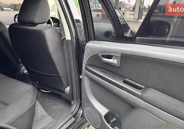 Чорний Сузукі СХ4, об'ємом двигуна 2 л та пробігом 240 тис. км за 6950 $, фото 24 на Automoto.ua