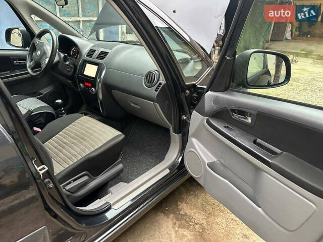 Черный Сузуки СХ4, объемом двигателя 1.6 л и пробегом 196 тыс. км за 3900 $, фото 3 на Automoto.ua