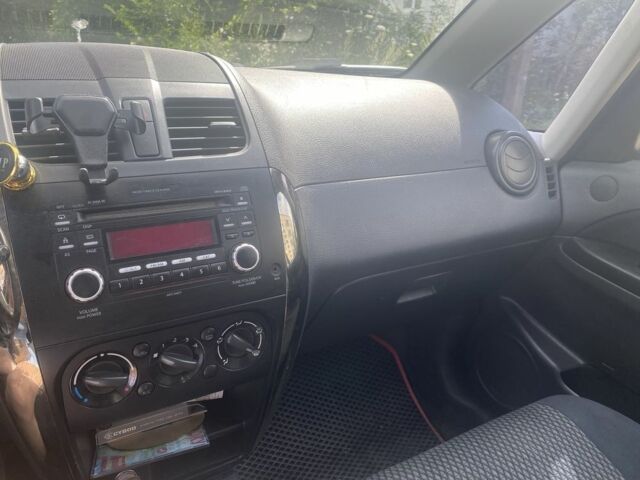 Черный Сузуки СХ4, объемом двигателя 2 л и пробегом 193 тыс. км за 8200 $, фото 4 на Automoto.ua